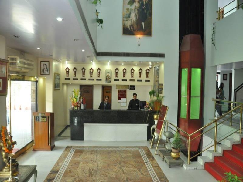 Oyo 18814 Hotel Maya International Jaipur Bagian luar foto