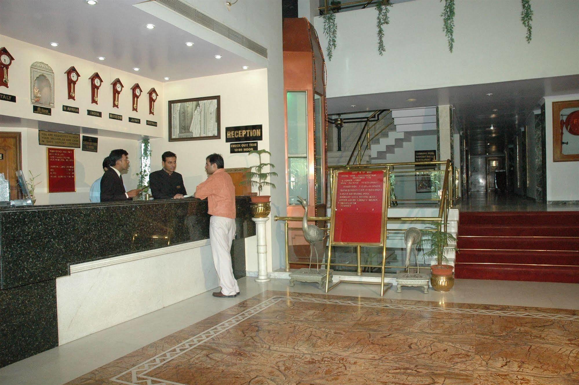 Oyo 18814 Hotel Maya International Jaipur Bagian luar foto