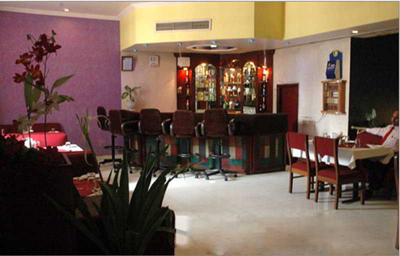 Oyo 18814 Hotel Maya International Jaipur Bagian luar foto