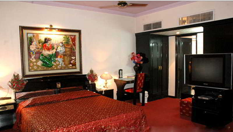 Oyo 18814 Hotel Maya International Jaipur Bagian luar foto
