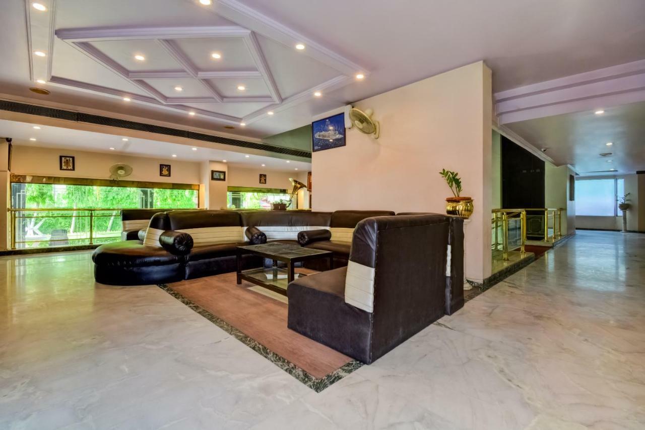 Oyo 18814 Hotel Maya International Jaipur Bagian luar foto