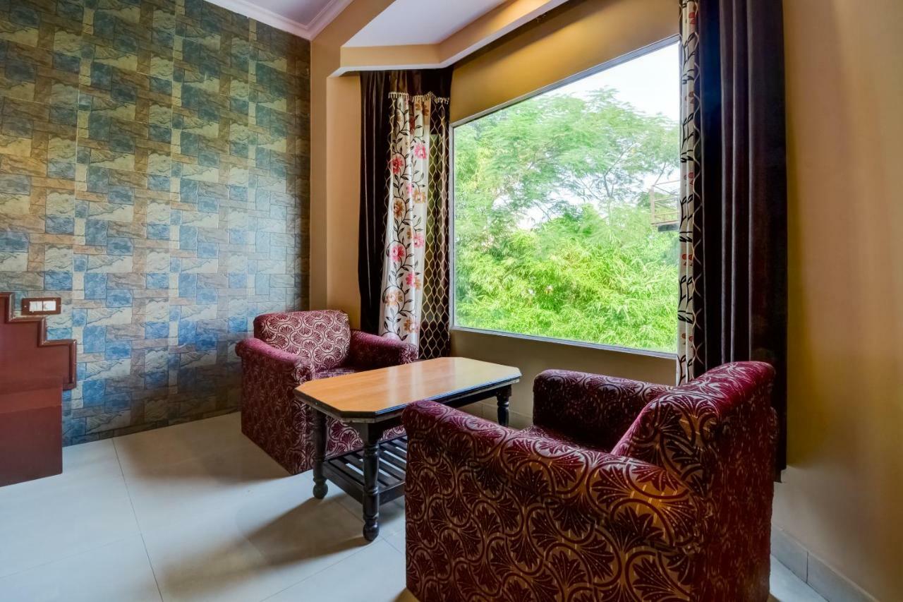 Oyo 18814 Hotel Maya International Jaipur Bagian luar foto