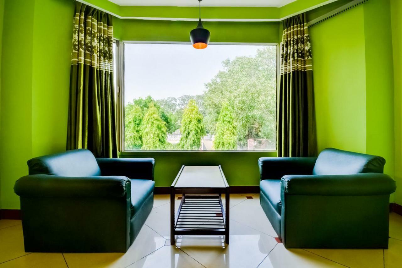 Oyo 18814 Hotel Maya International Jaipur Bagian luar foto